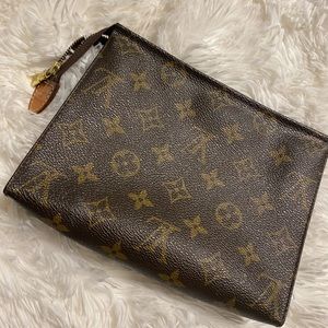 Authentic Louis vuitton damier toiletry pouch 19
